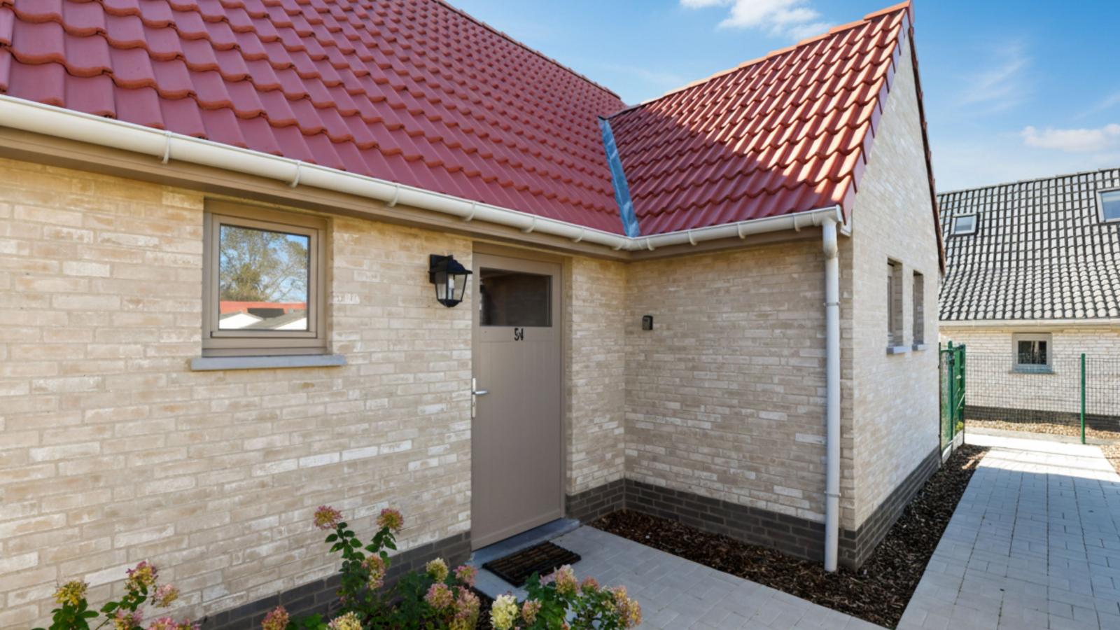 Westhinder II H54-Exterior in summer