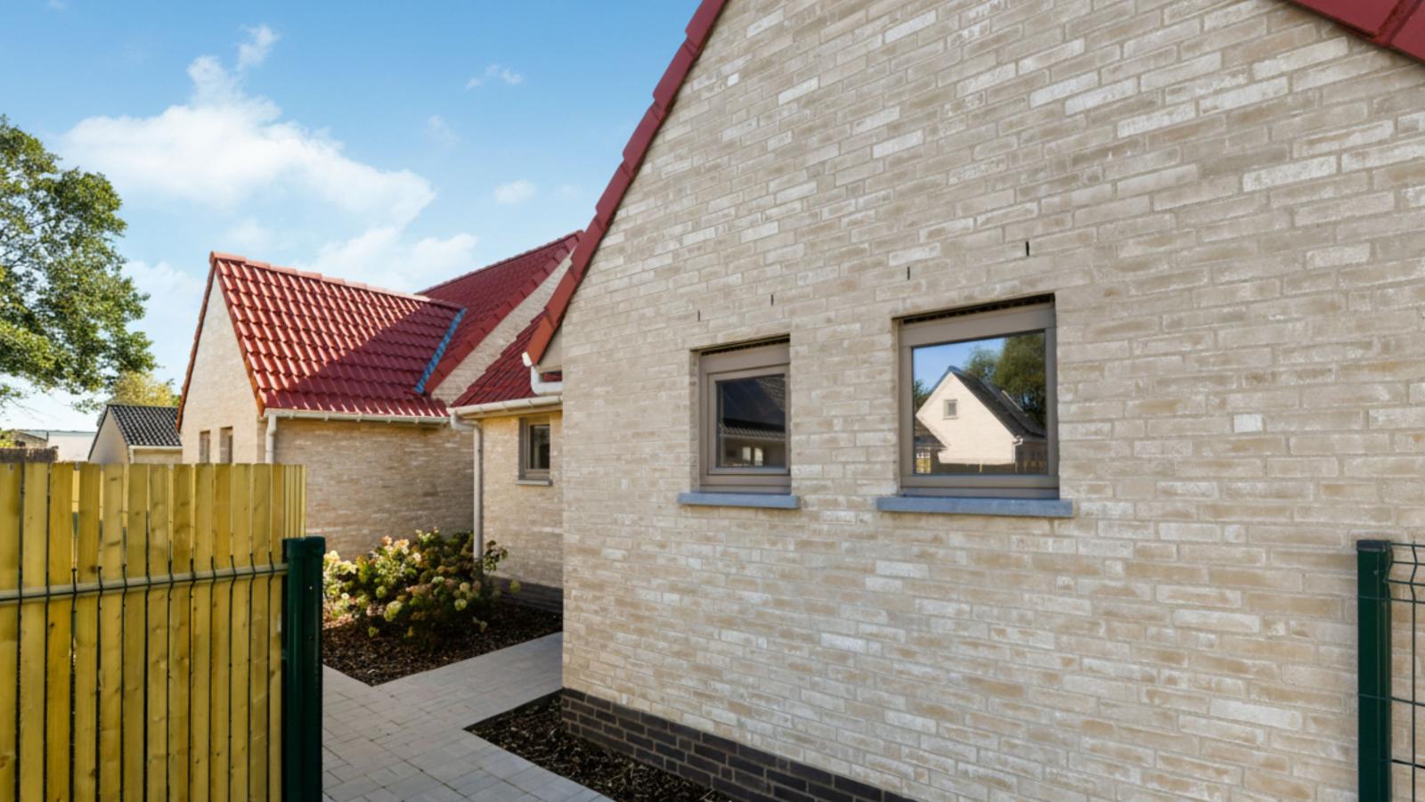 Westhinder II H54-Exterior in summer