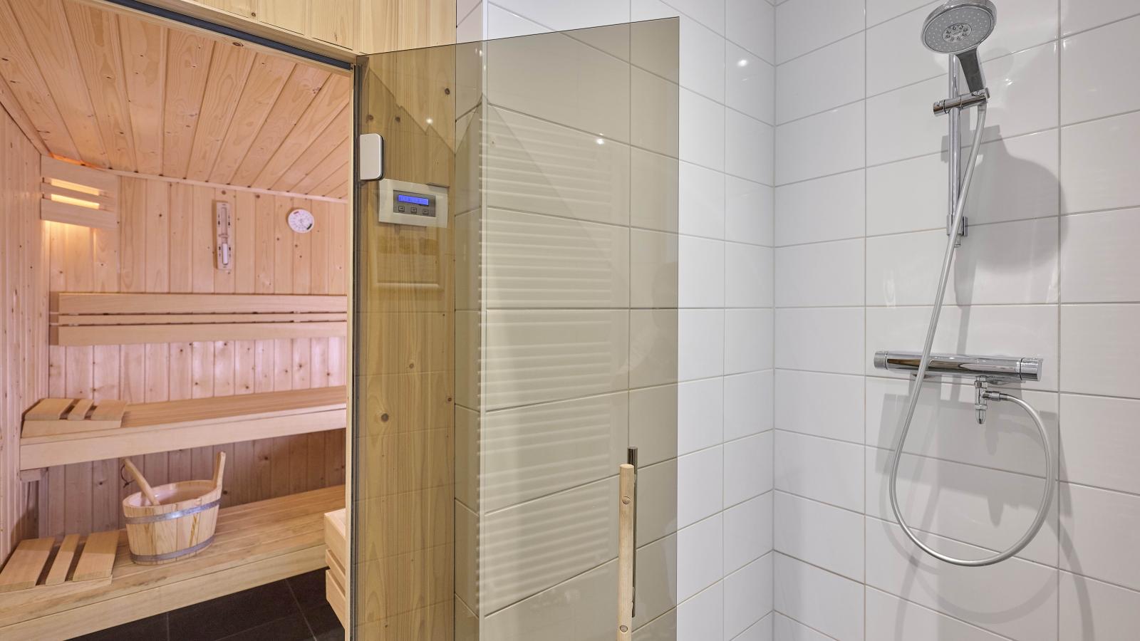 Ocean Ease 49-Sauna