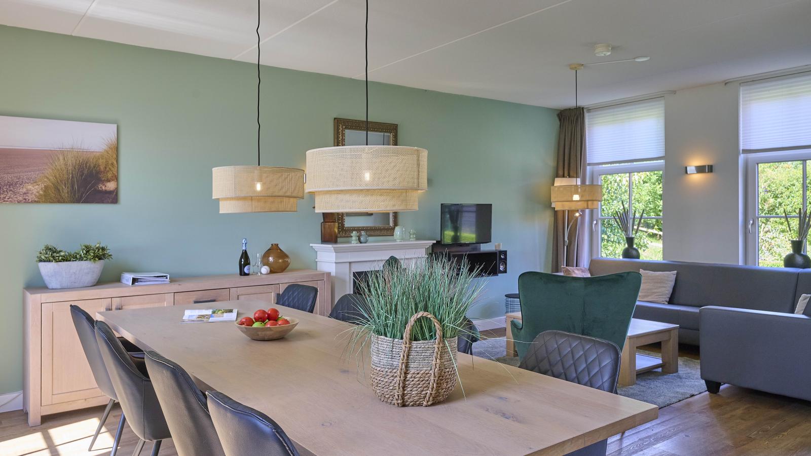 Ocean Ease 49-Dining room