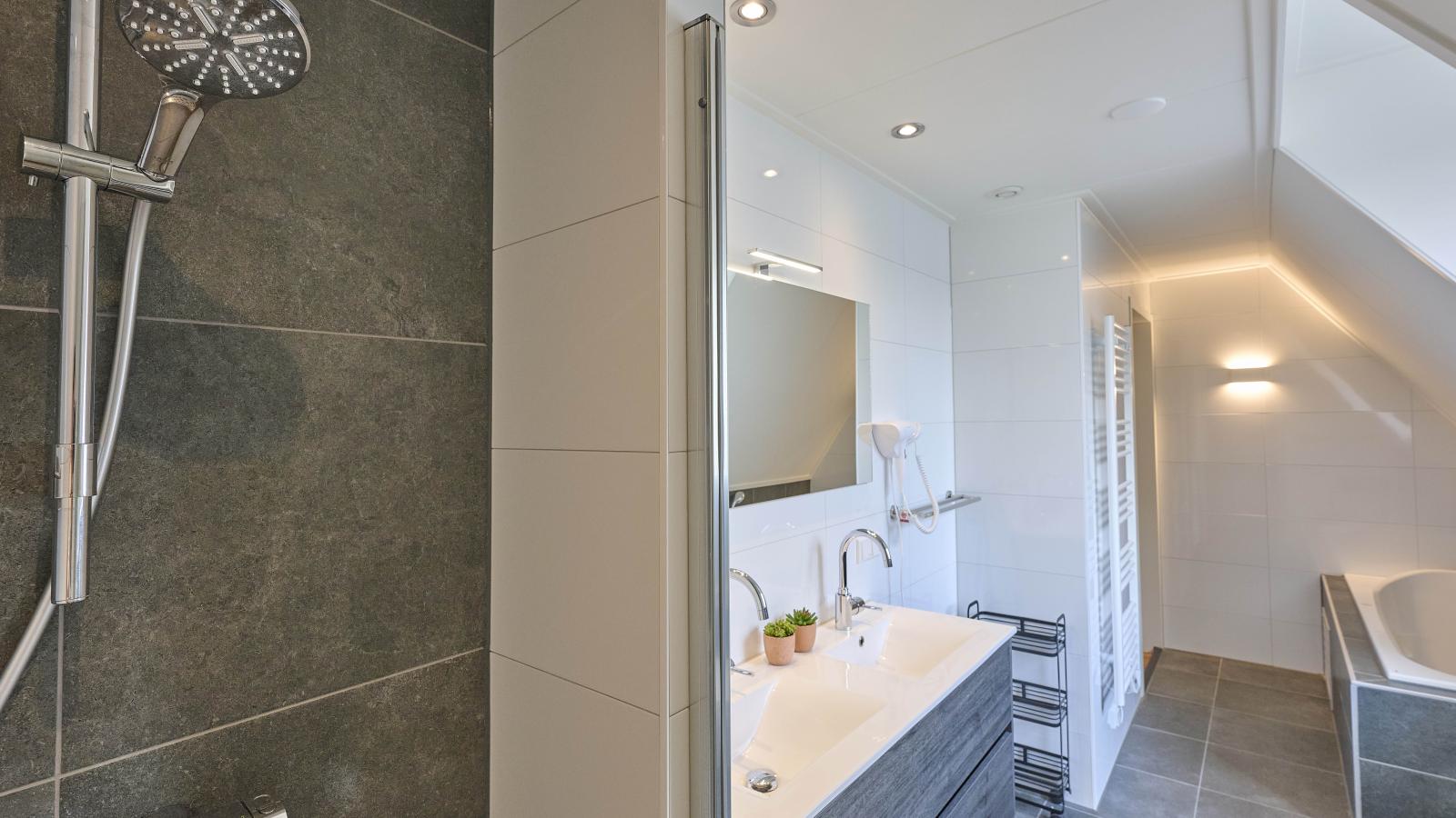 Beach deluxe-Bathroom