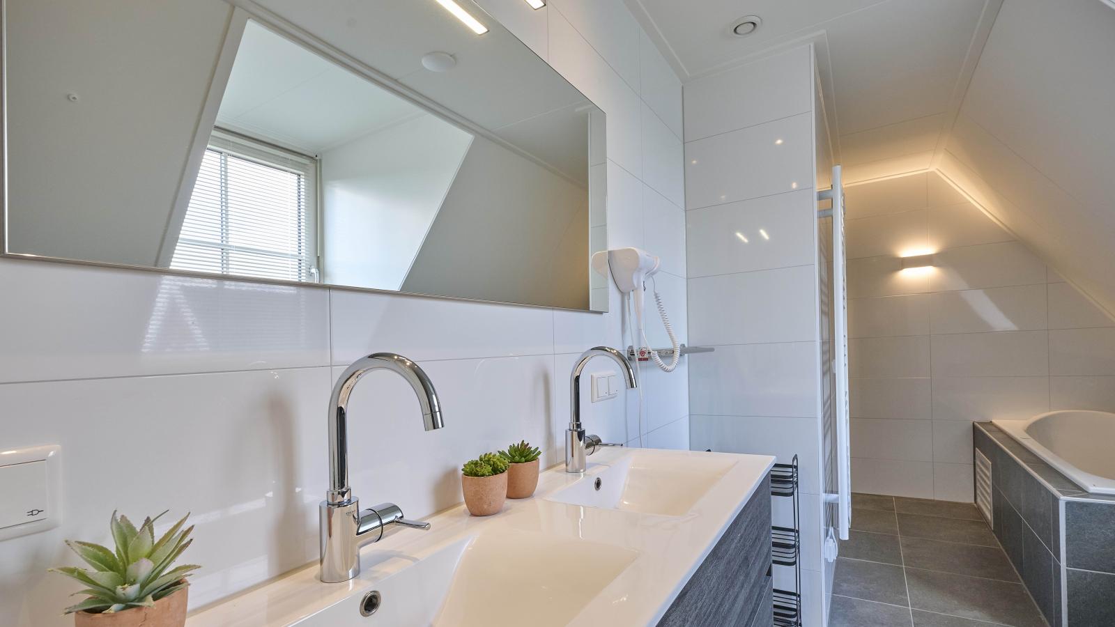 Beach deluxe-Bathroom