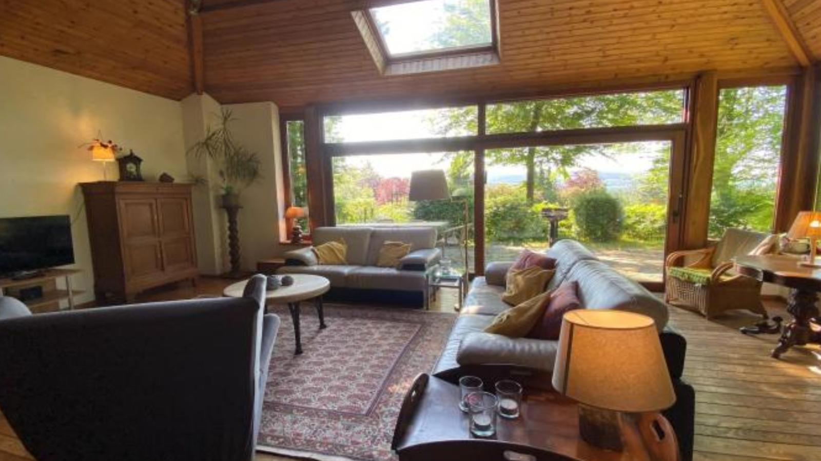 Boogie House-Living room