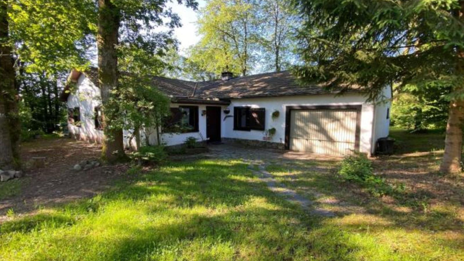 Boogie House-Exterior in summer
