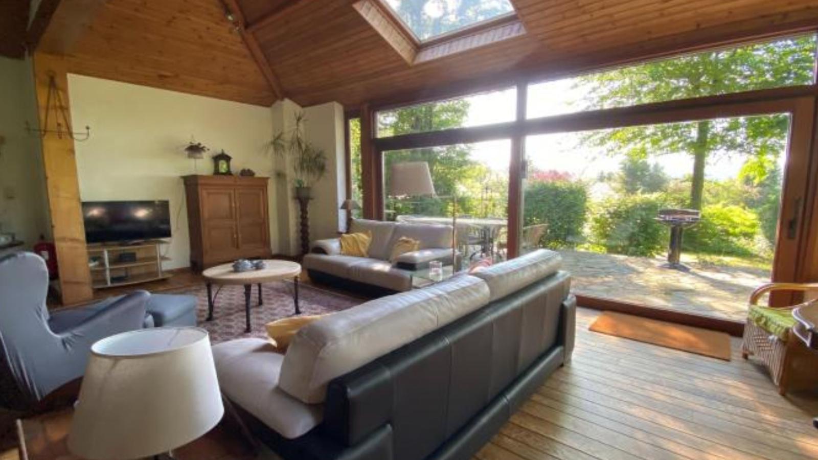 Boogie House-Living room