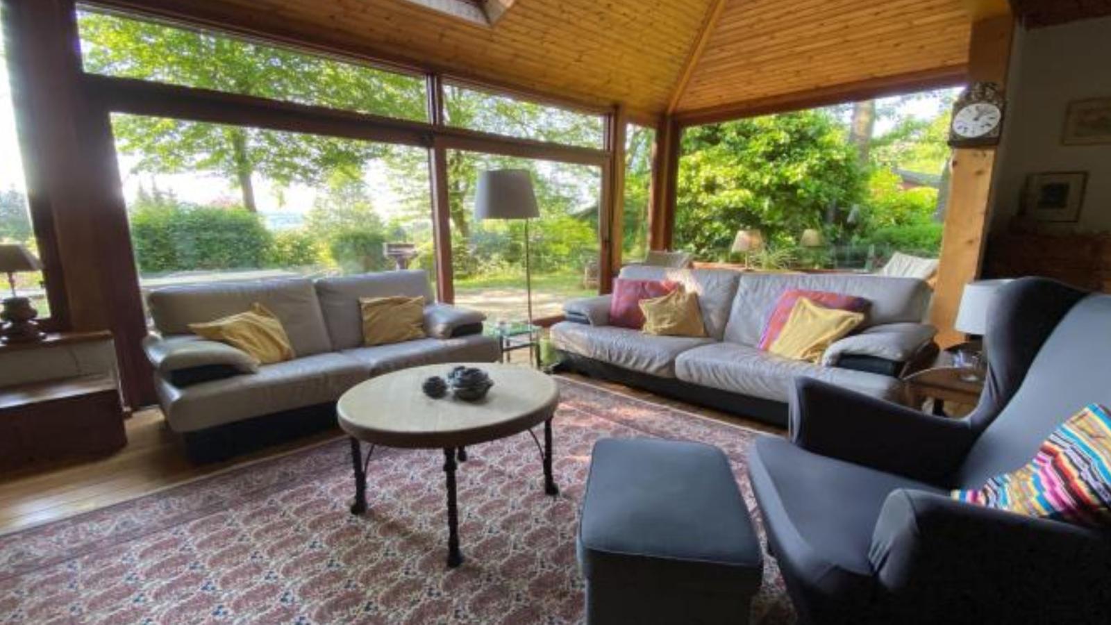 Boogie House-Living room