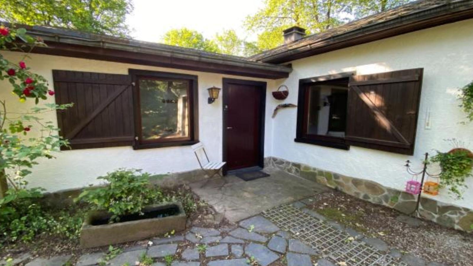 Boogie House-Exterior in summer