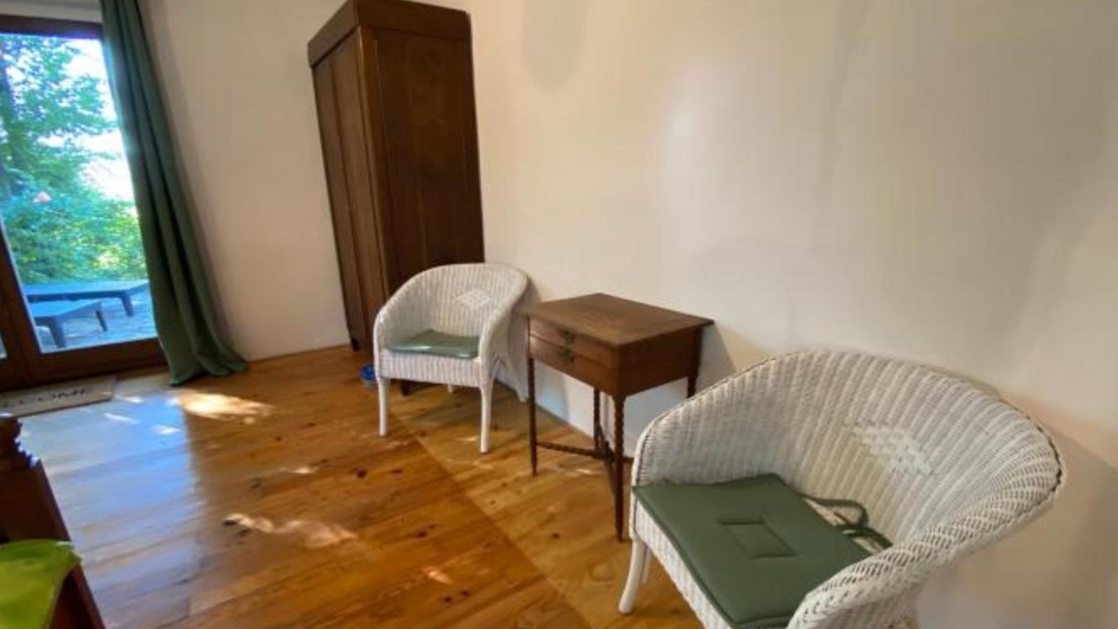 Boogie House-Living room