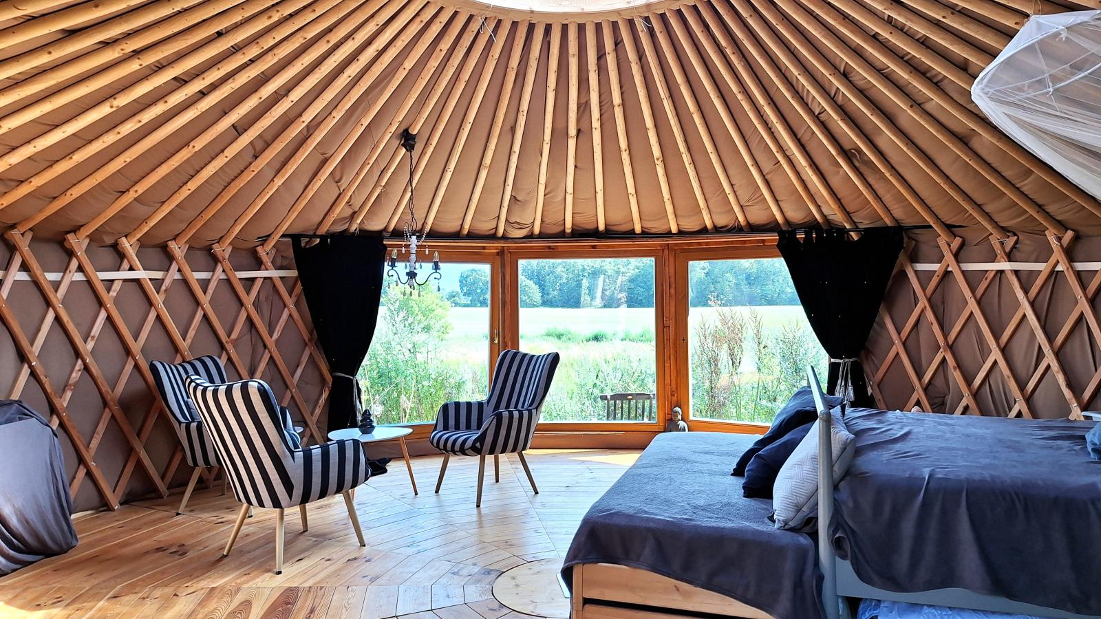 Glamour-Camping-Bedroom