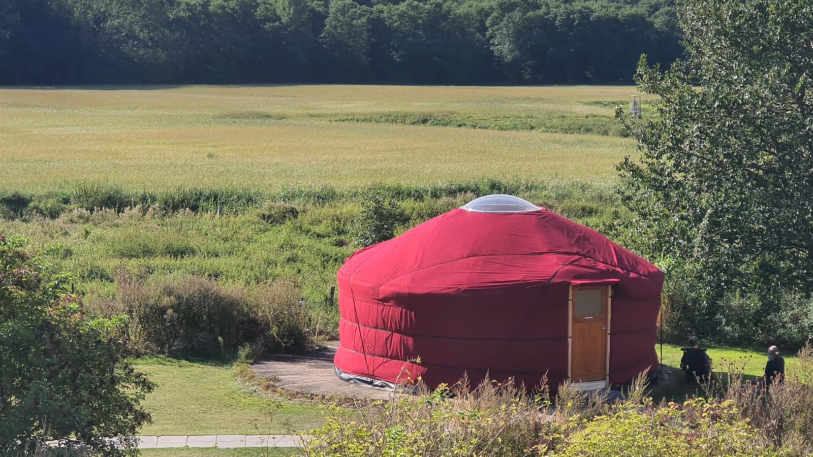 Glamour-Camping-Exterior in summer