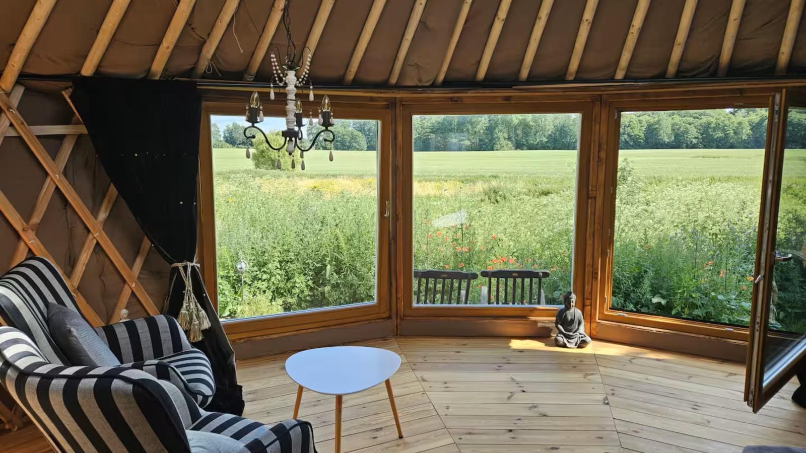 Glamour-Camping-Living room