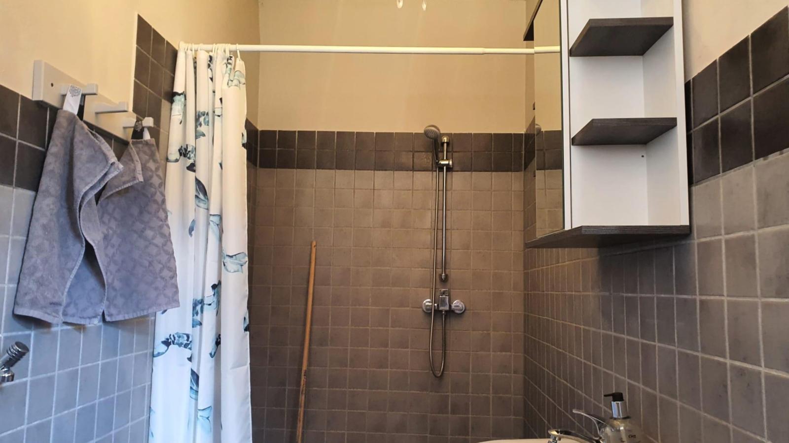 Glamour-Camping-Bathroom
