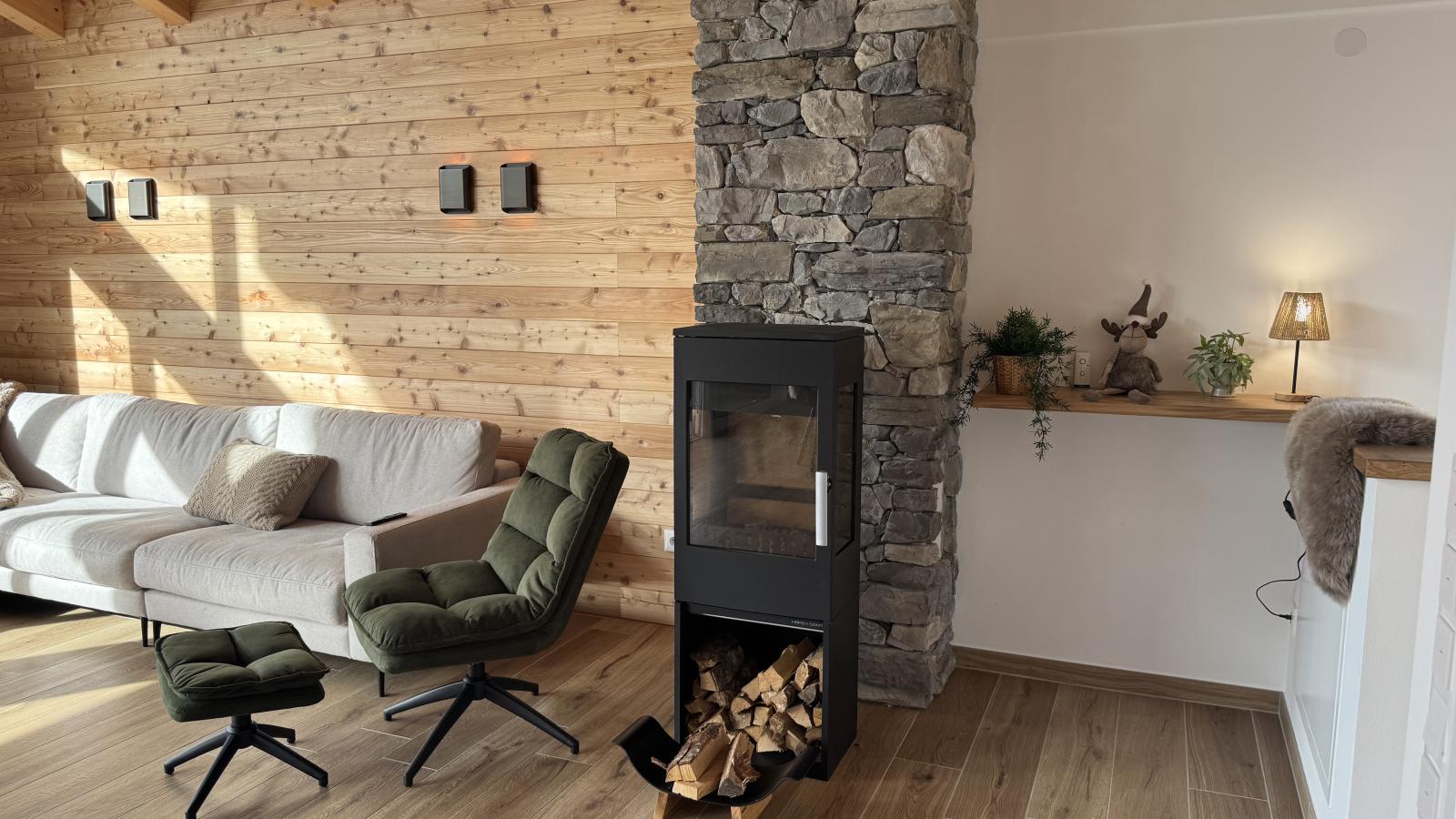 Birdie Lodge-Living room