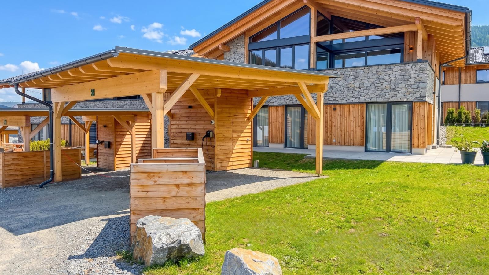 Birdie Lodge - Exterior in summer
