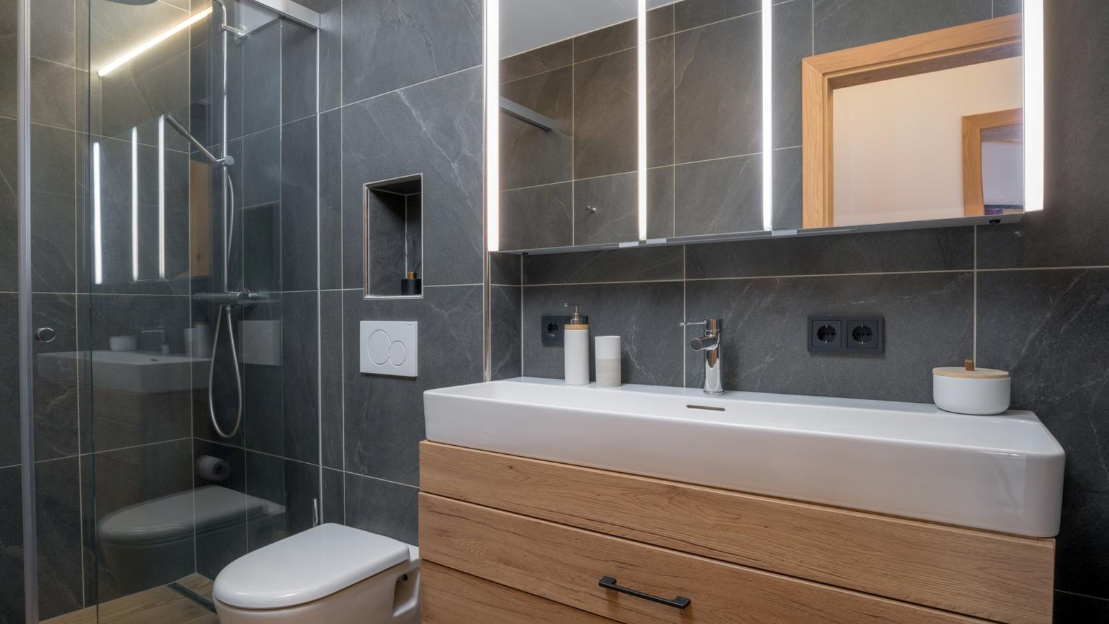 Luxury Central Kirchberg-Bathroom