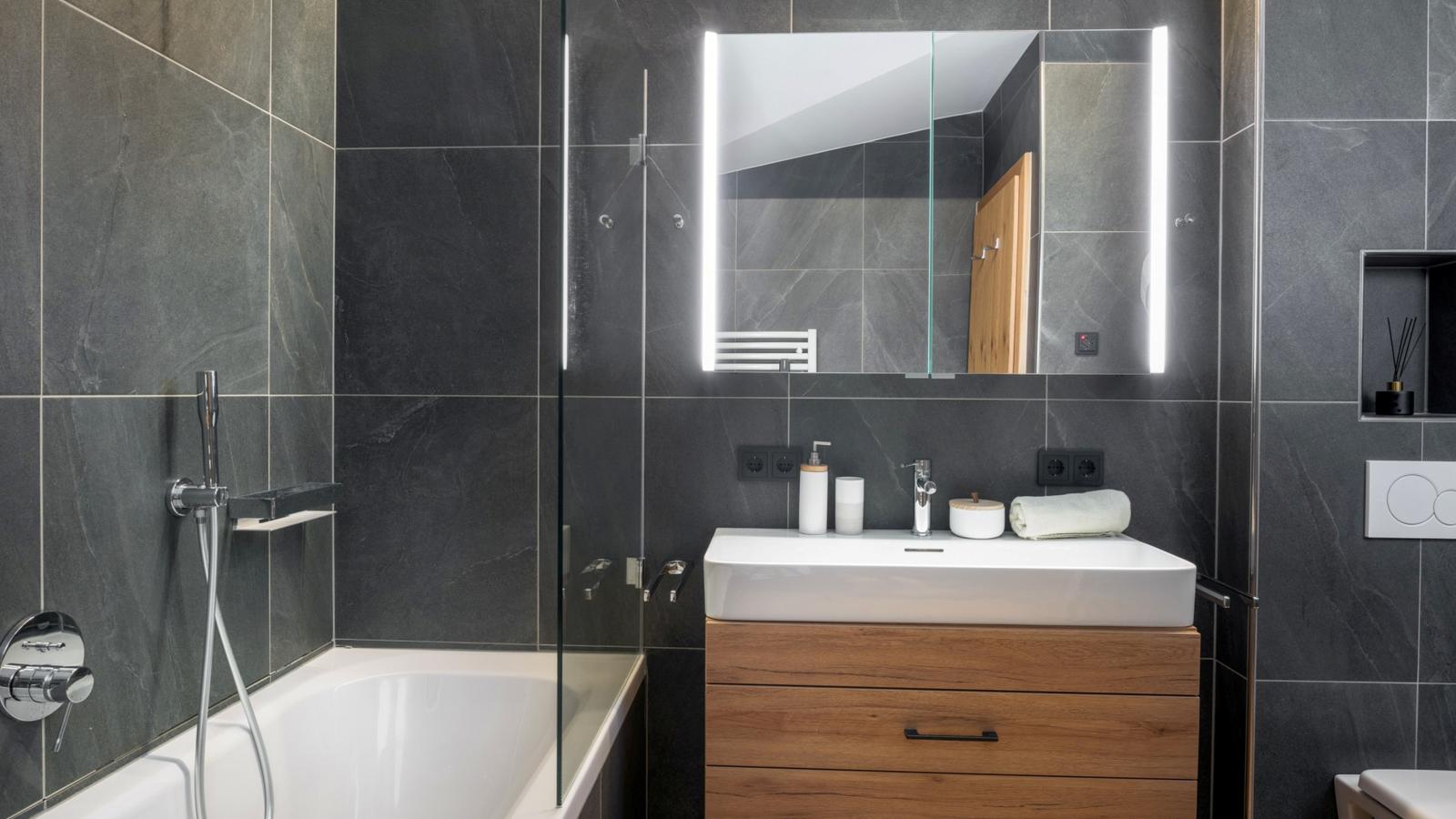 Luxury Central Kirchberg-Bathroom