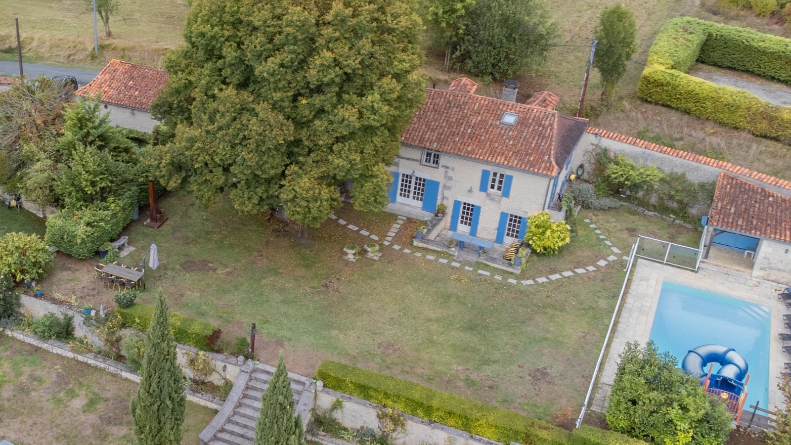 Maswari en Drapeau-Außenbereich Sommer