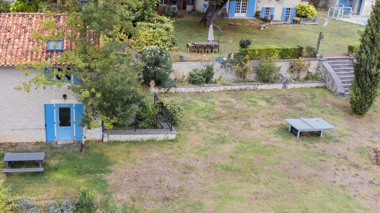 Maswari en Drapeau-Außenbereich Sommer