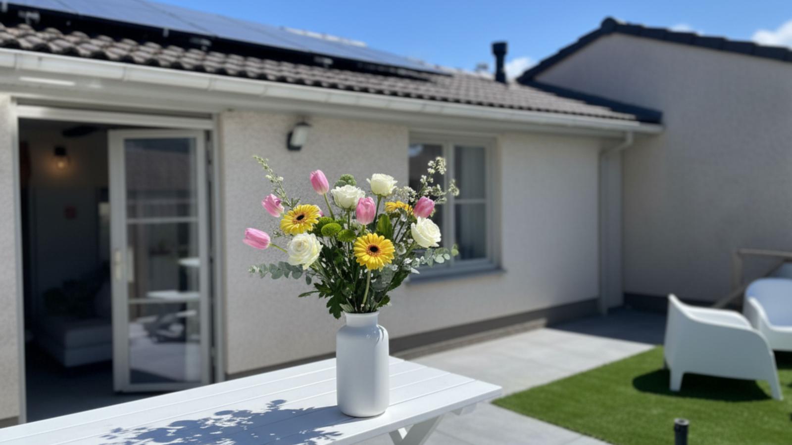 Westhinder I H94-Gardens in summer