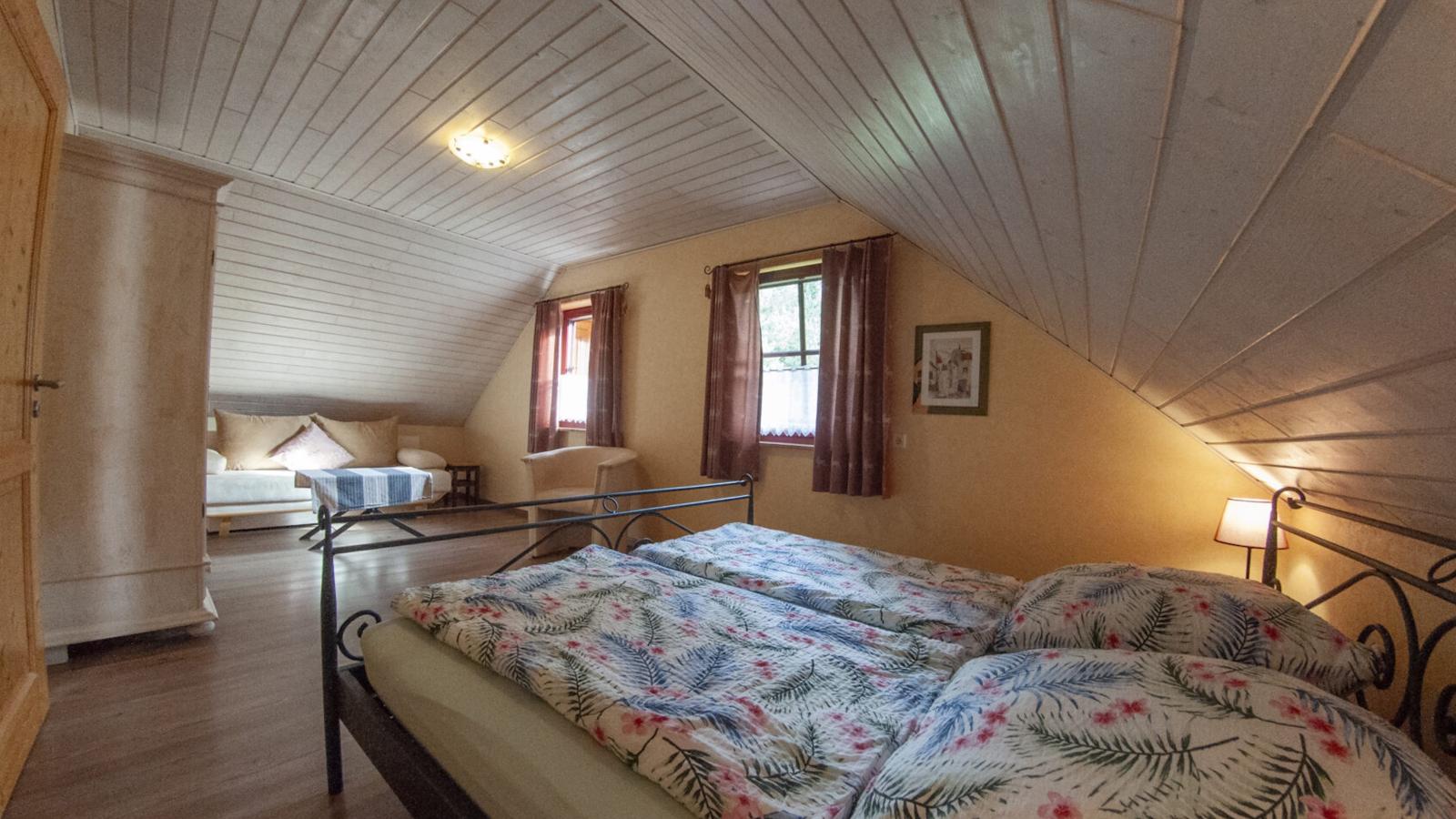 Naturstammhaus-Slaapkamer