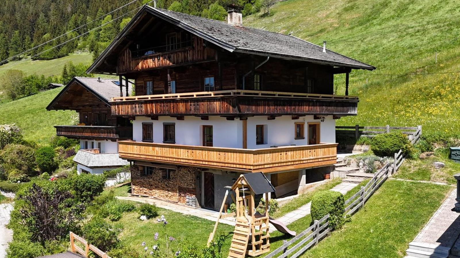 Tirola Hütte - Buitenkant zomer