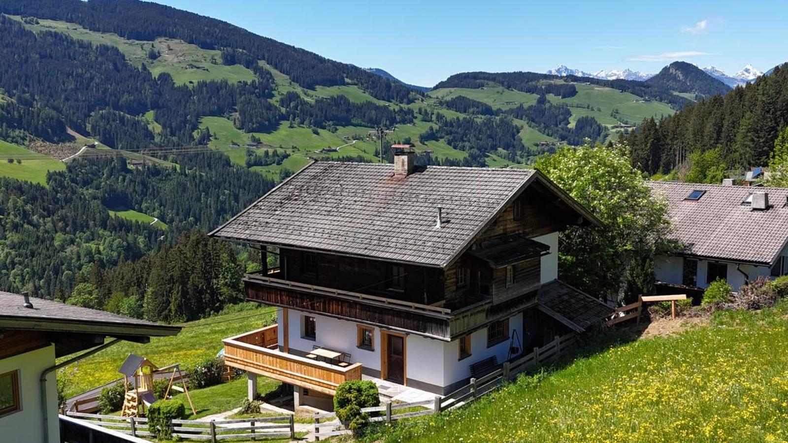 Tirola Hütte - Buitenkant zomer