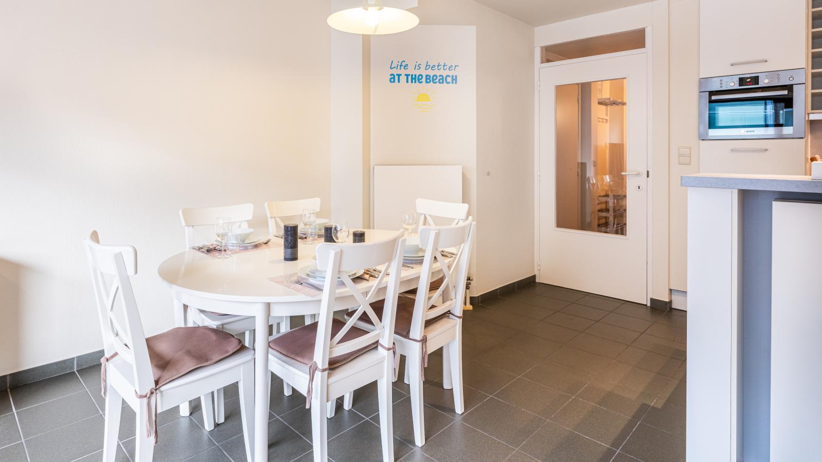 Anais derde-Eetkamer