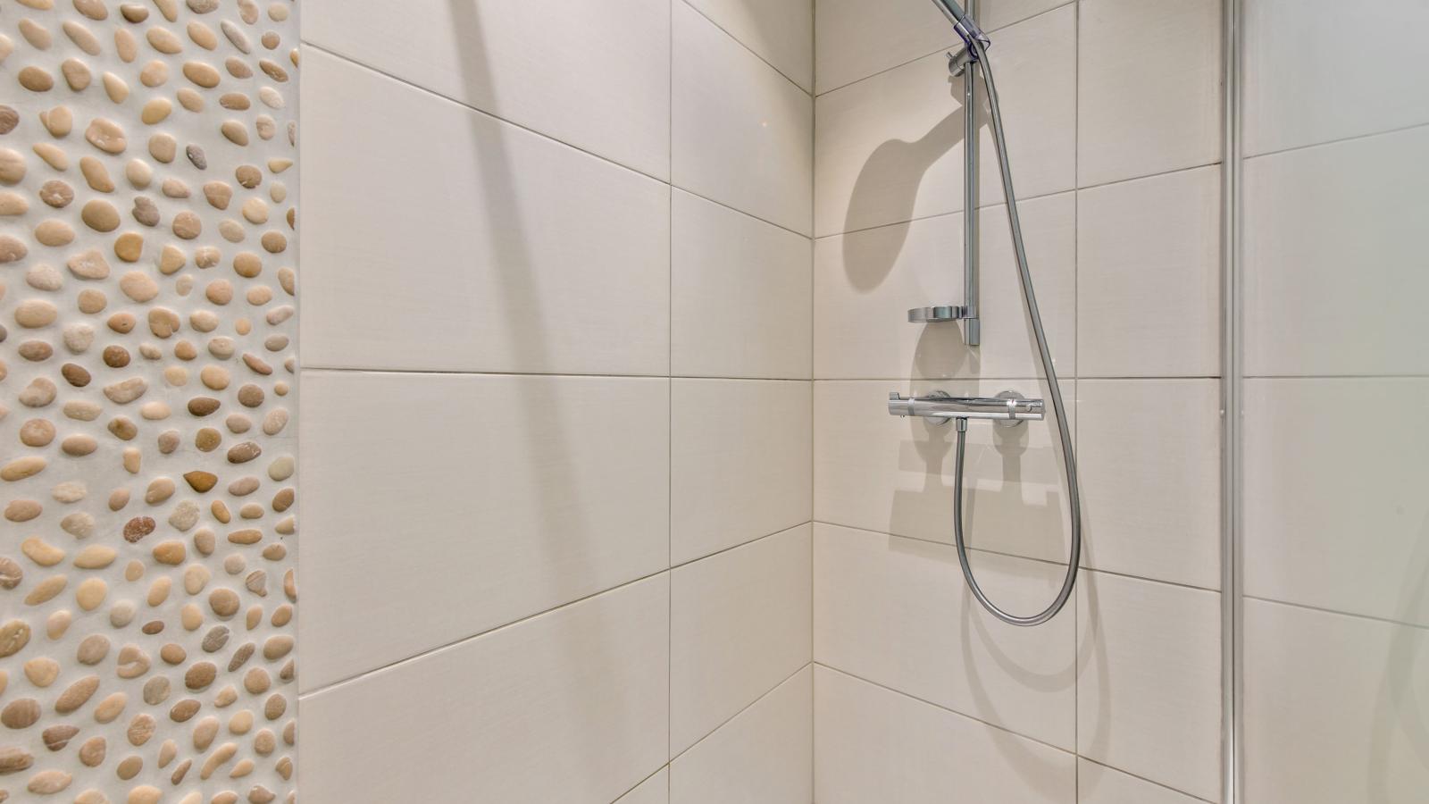 Azcona Twee-Badezimmer