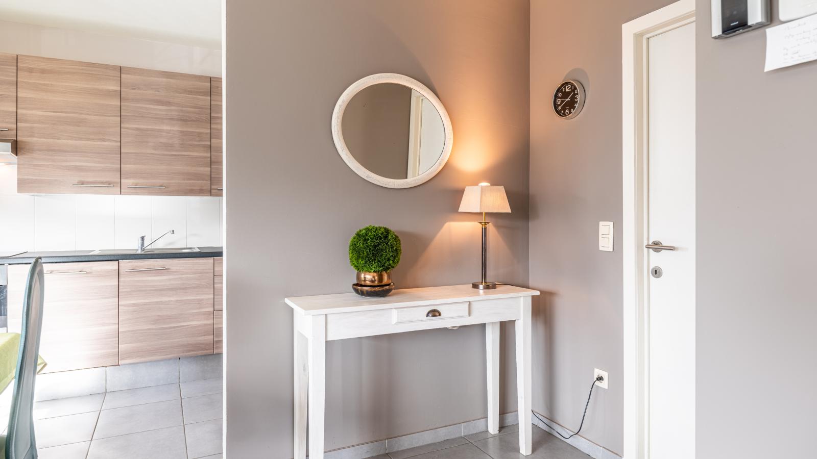 Les Trois Moineaux-Hal-ontvangst