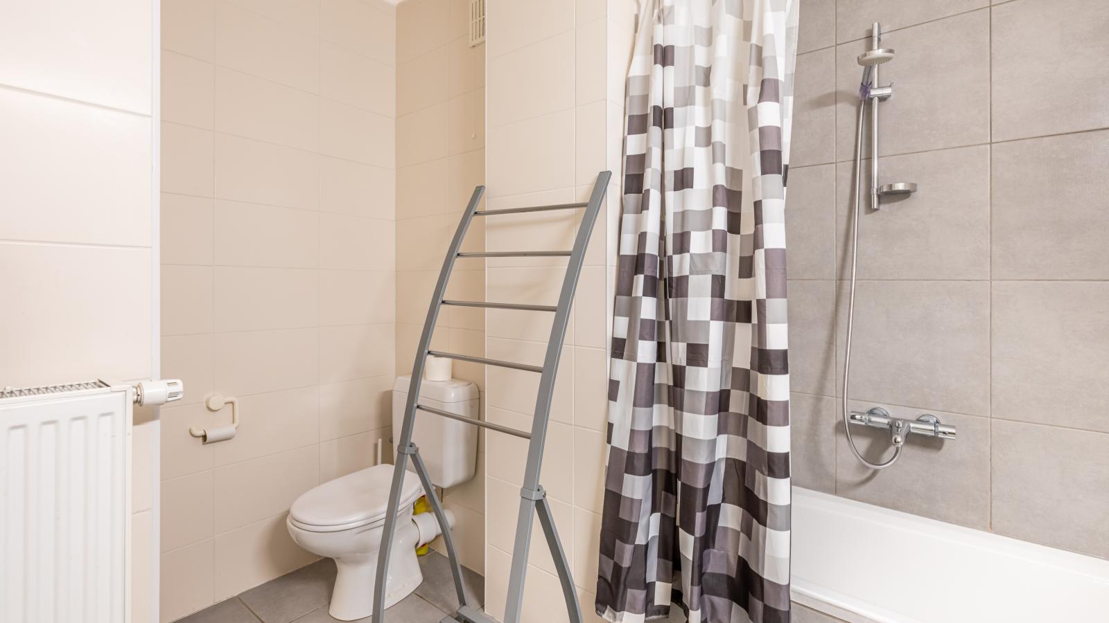 Les Trois Moineaux-Badkamer