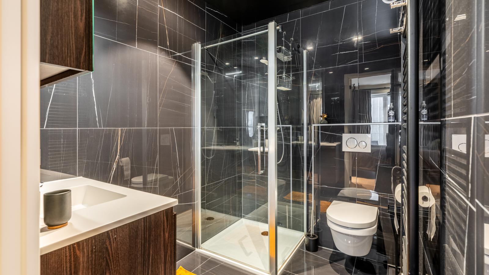 Ferrel eerste-Badezimmer