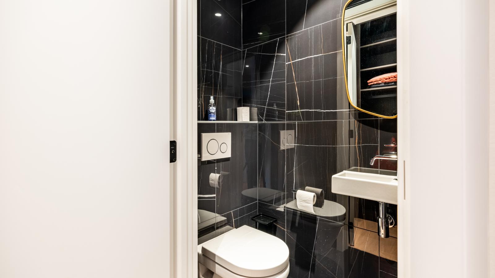 Ferrel eerste-Badezimmer