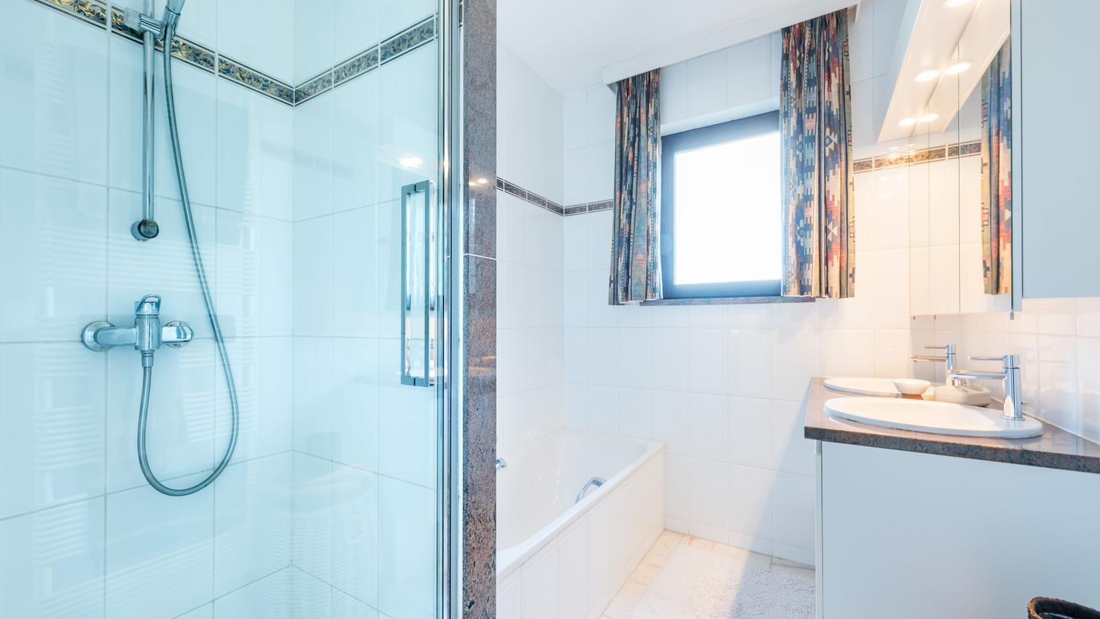 Aubépine premier-Badkamer