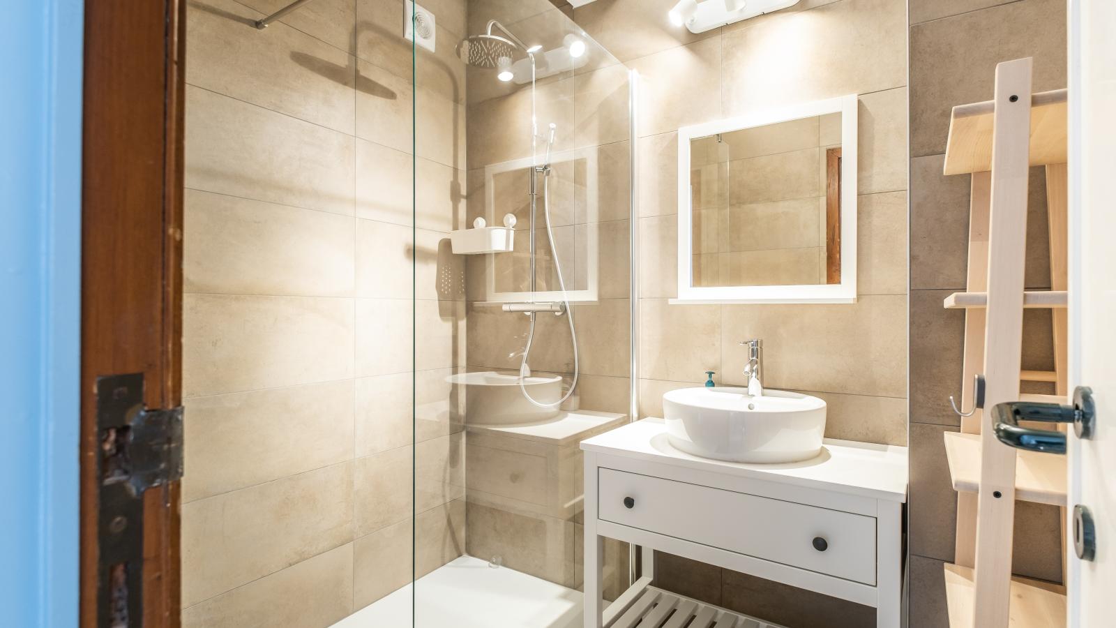 Nepto troisième-Badezimmer