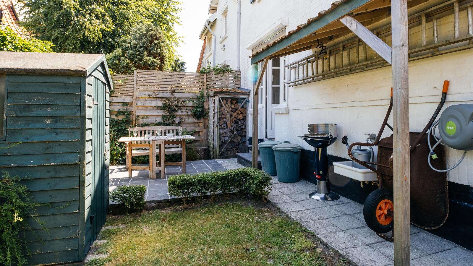 Le Charme-Gardens in summer