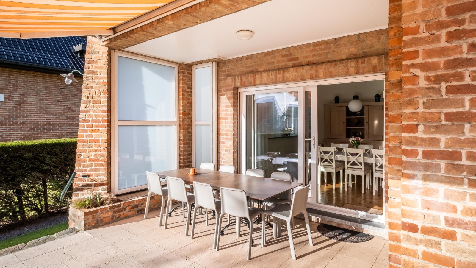 Porpoises-Terrace balcony