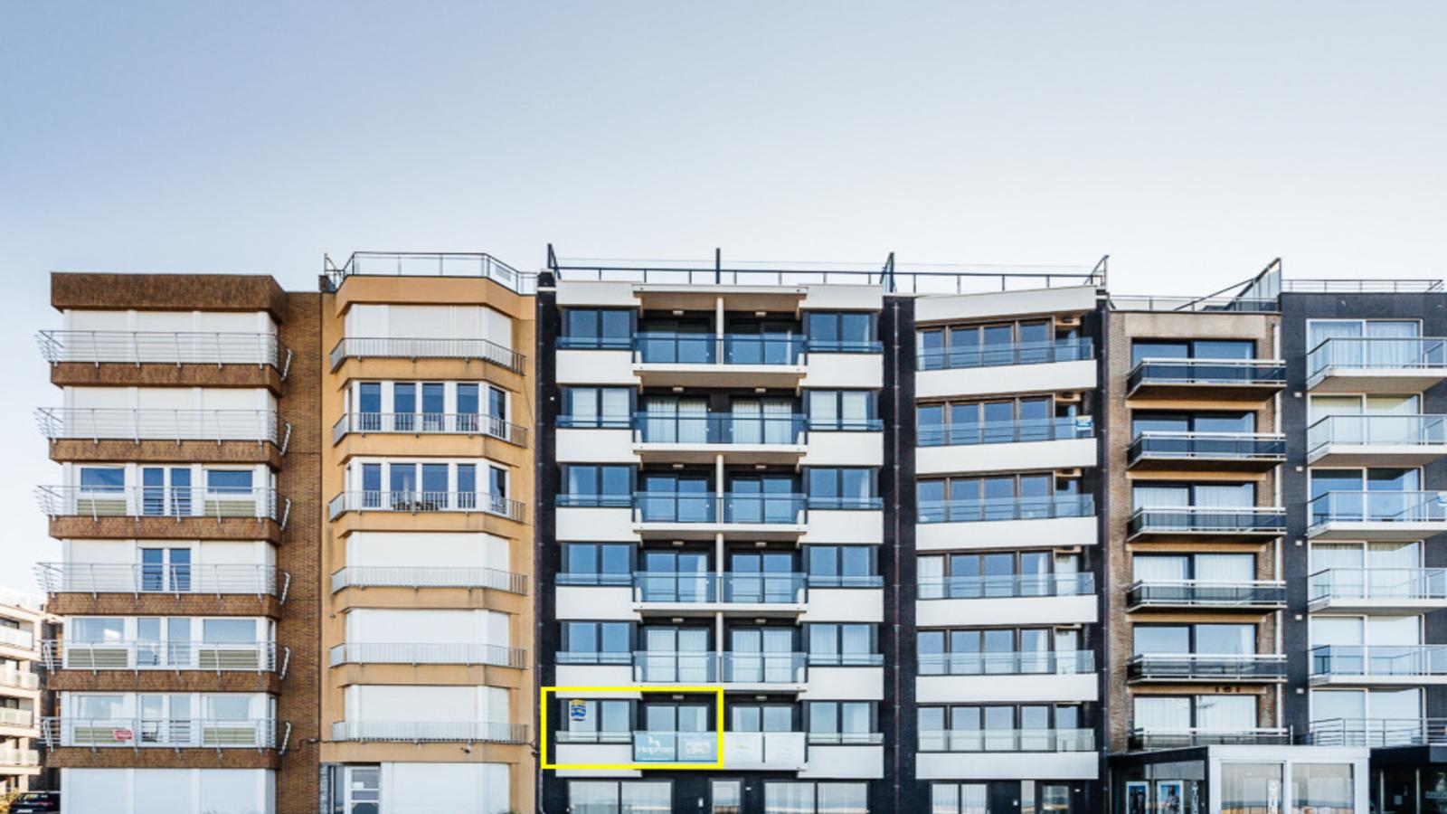 LaVue Deux-Exterior in summer