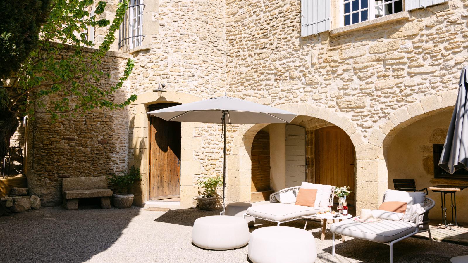 Chateau la Perle-Buitenkant zomer