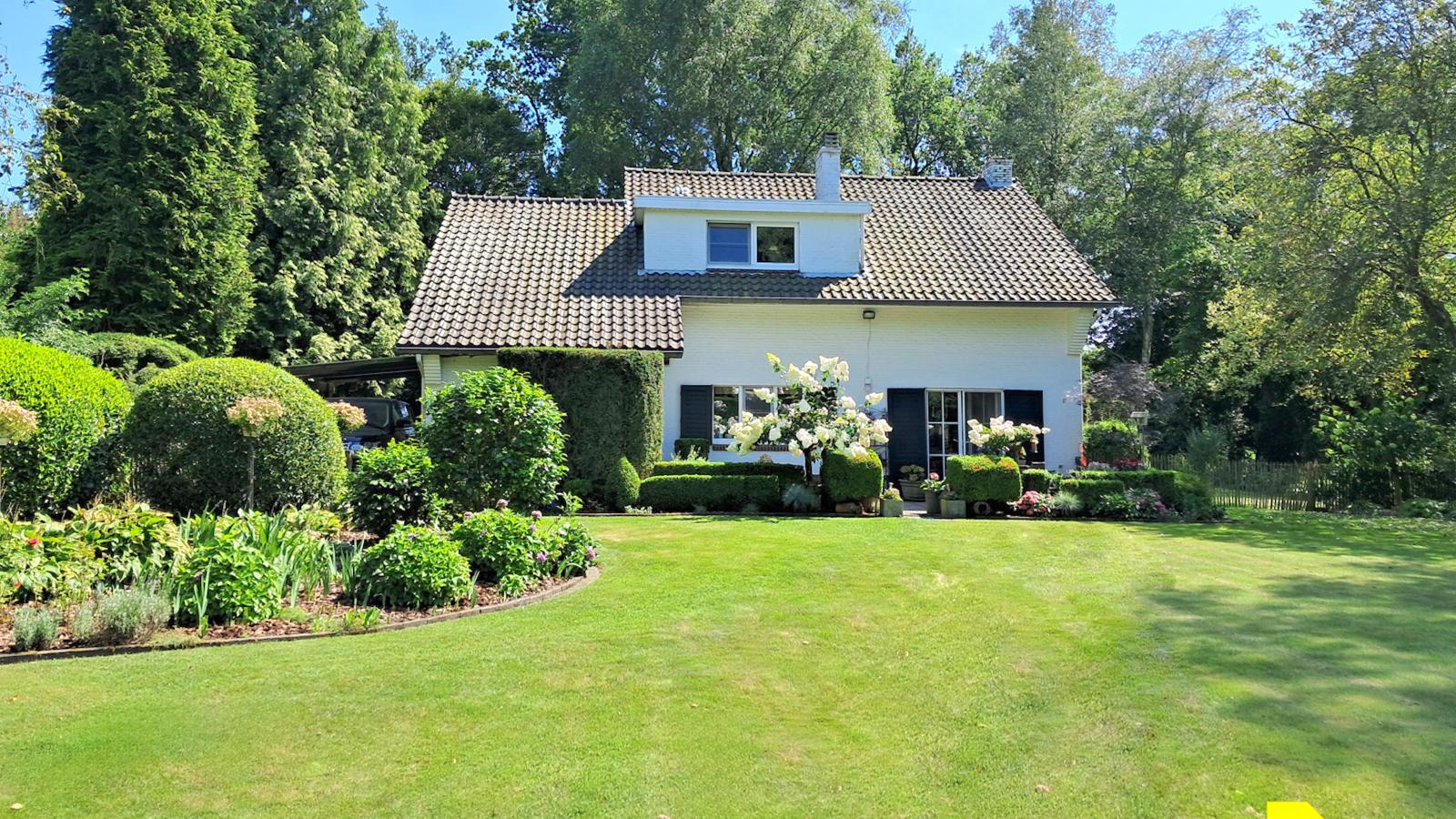 Wezelhoeve-Buitenkant zomer