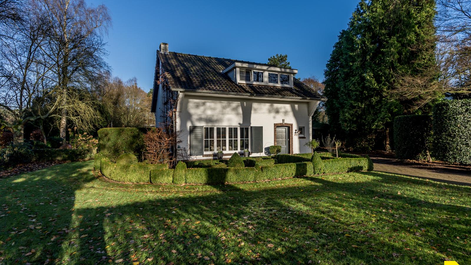 Wezelhoeve-Buitenkant zomer