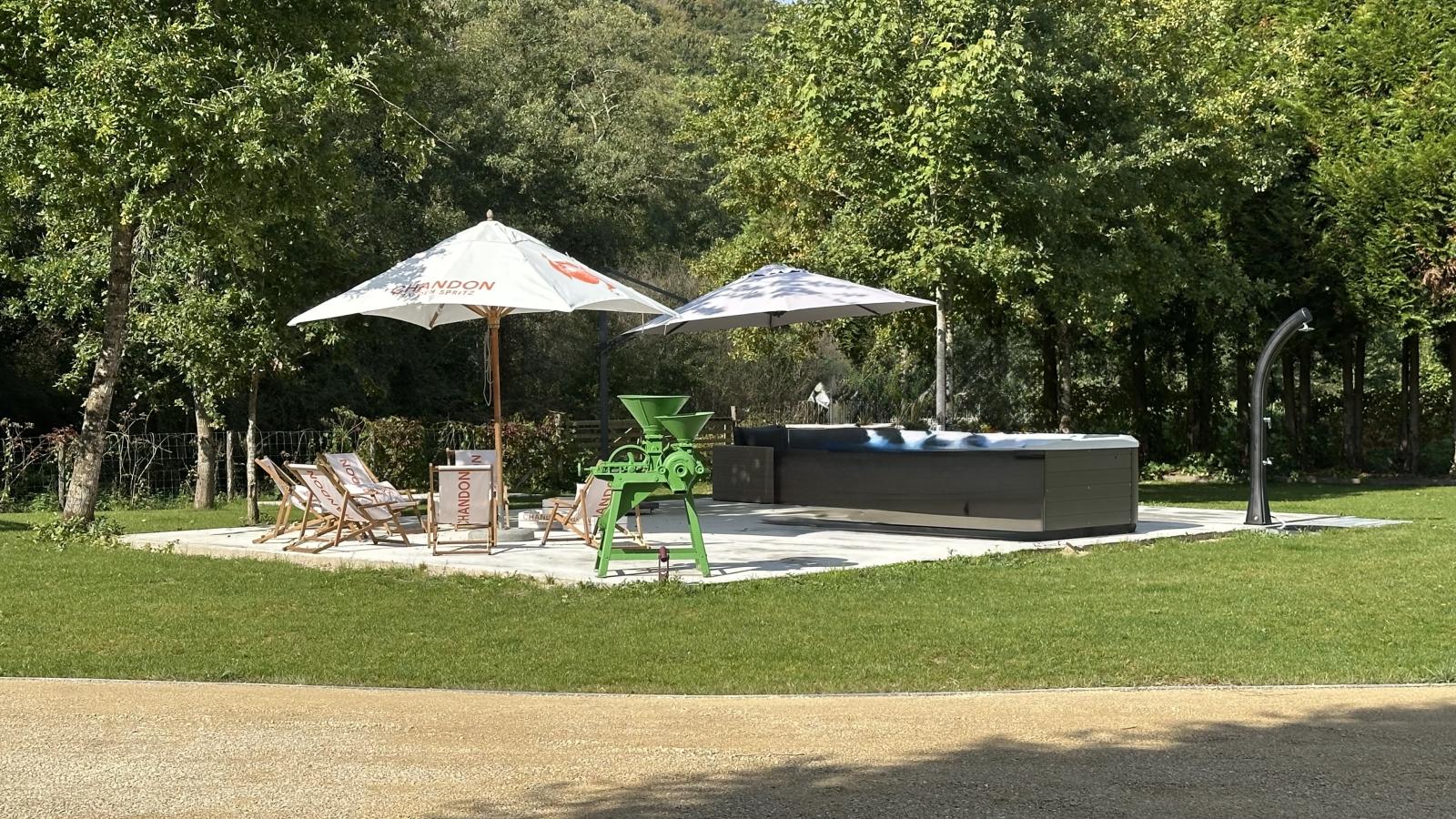 Le Moulin de Lachalade-Garten Sommer