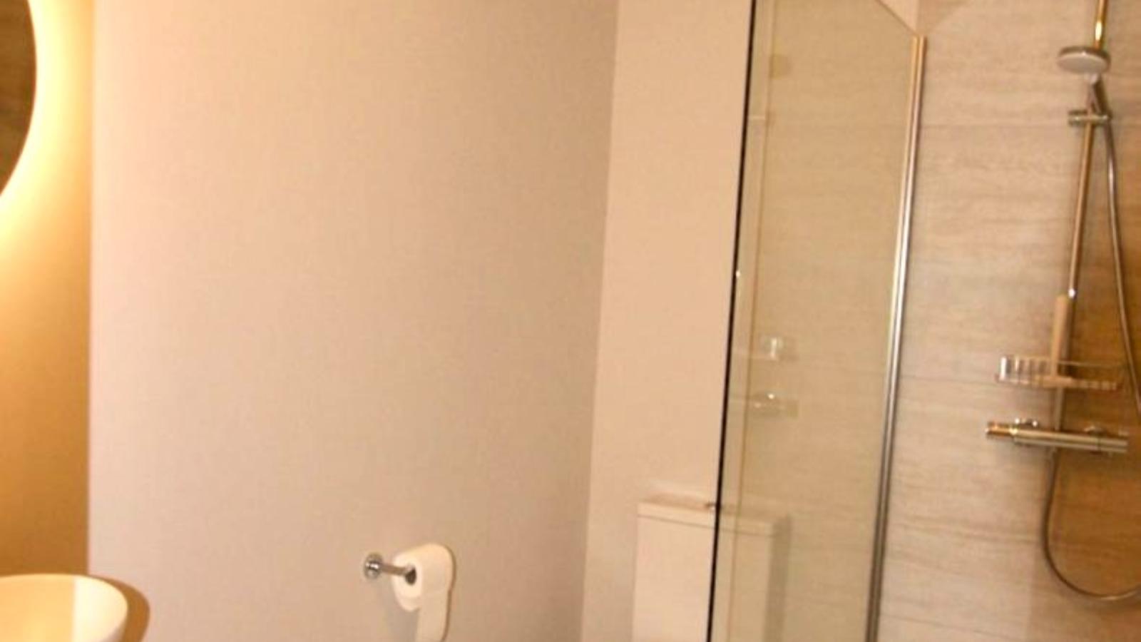 Le Moulin de Lachalade-Bathroom