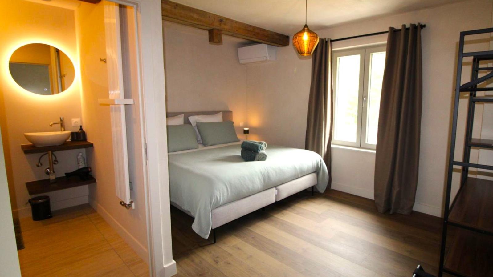 Le Moulin de Lachalade-Bedroom