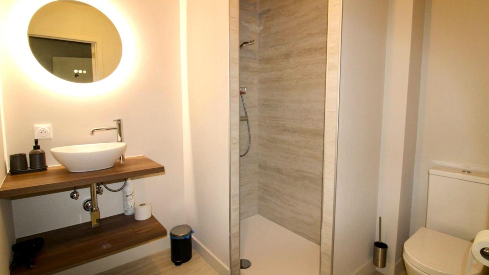Le Moulin de Lachalade-Bathroom