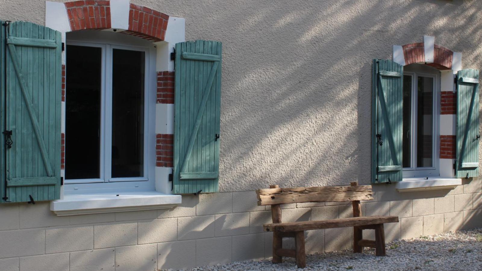 Le Moulin de Lachalade-Exterior in summer