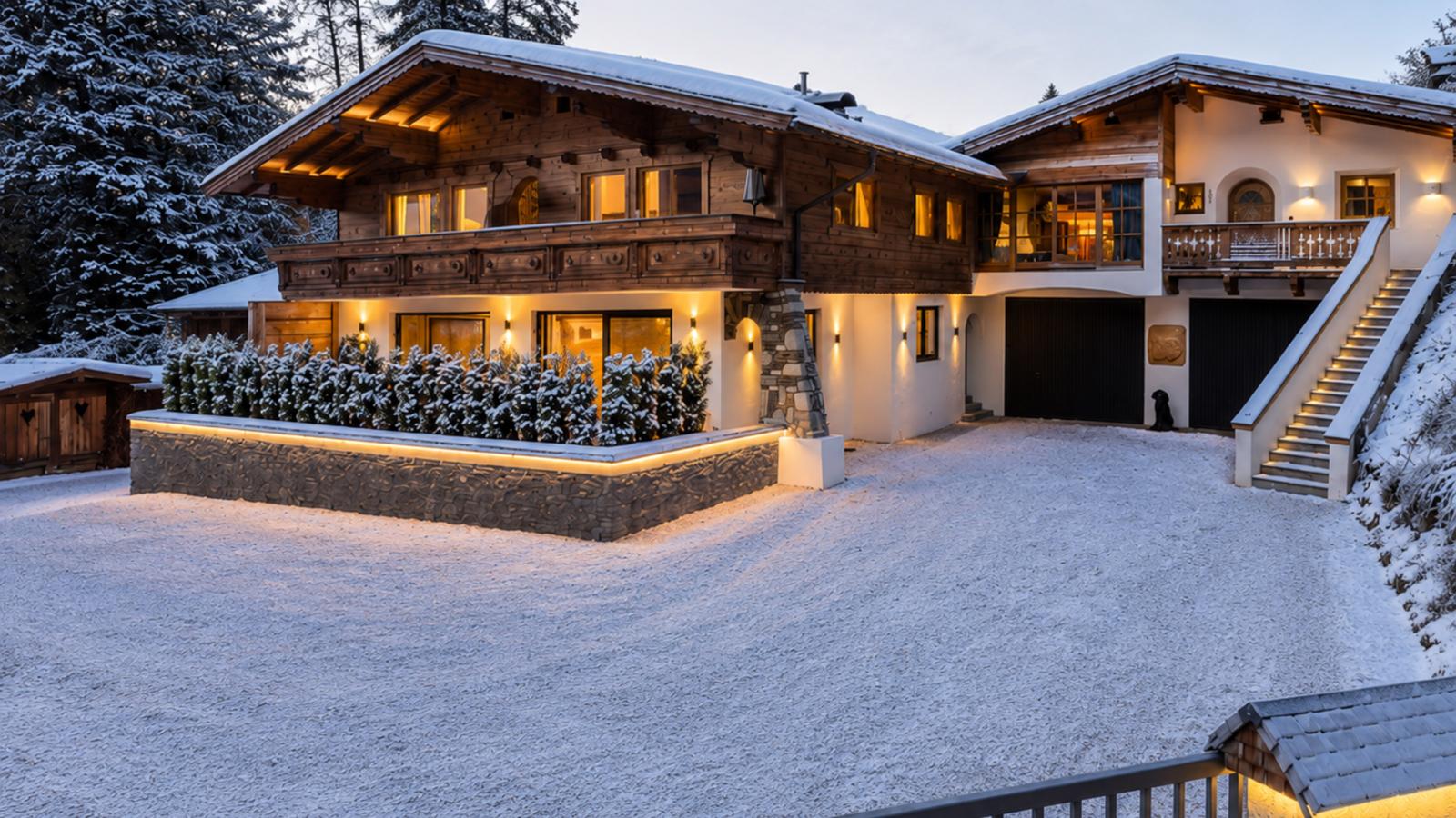 City Hide-Away Hahnenkamm Top 1 - Exterior in winter