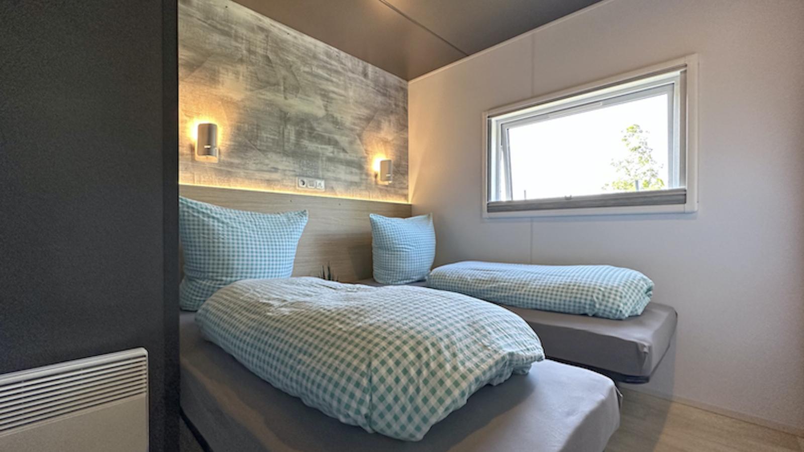 Feriendorf Seeblick - Tiny Chalet Nr 6-Slaapkamer
