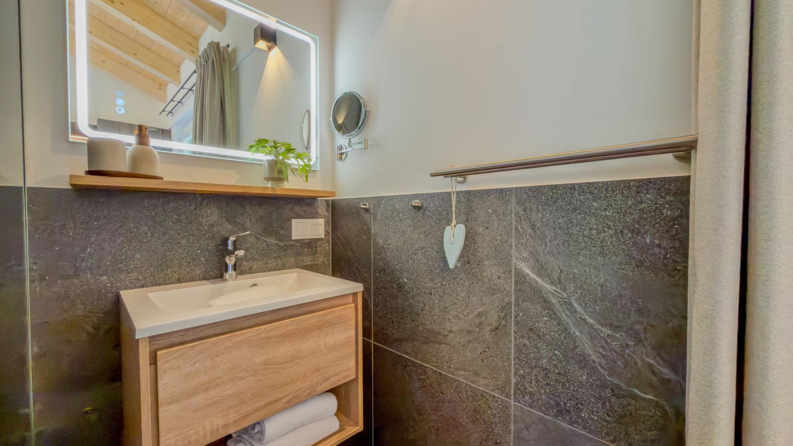 Grebenzen lodge Alpenklang 64A - Badkamer