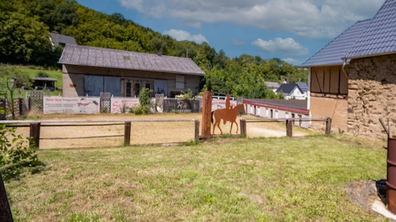 Harreshof-Gardens in summer