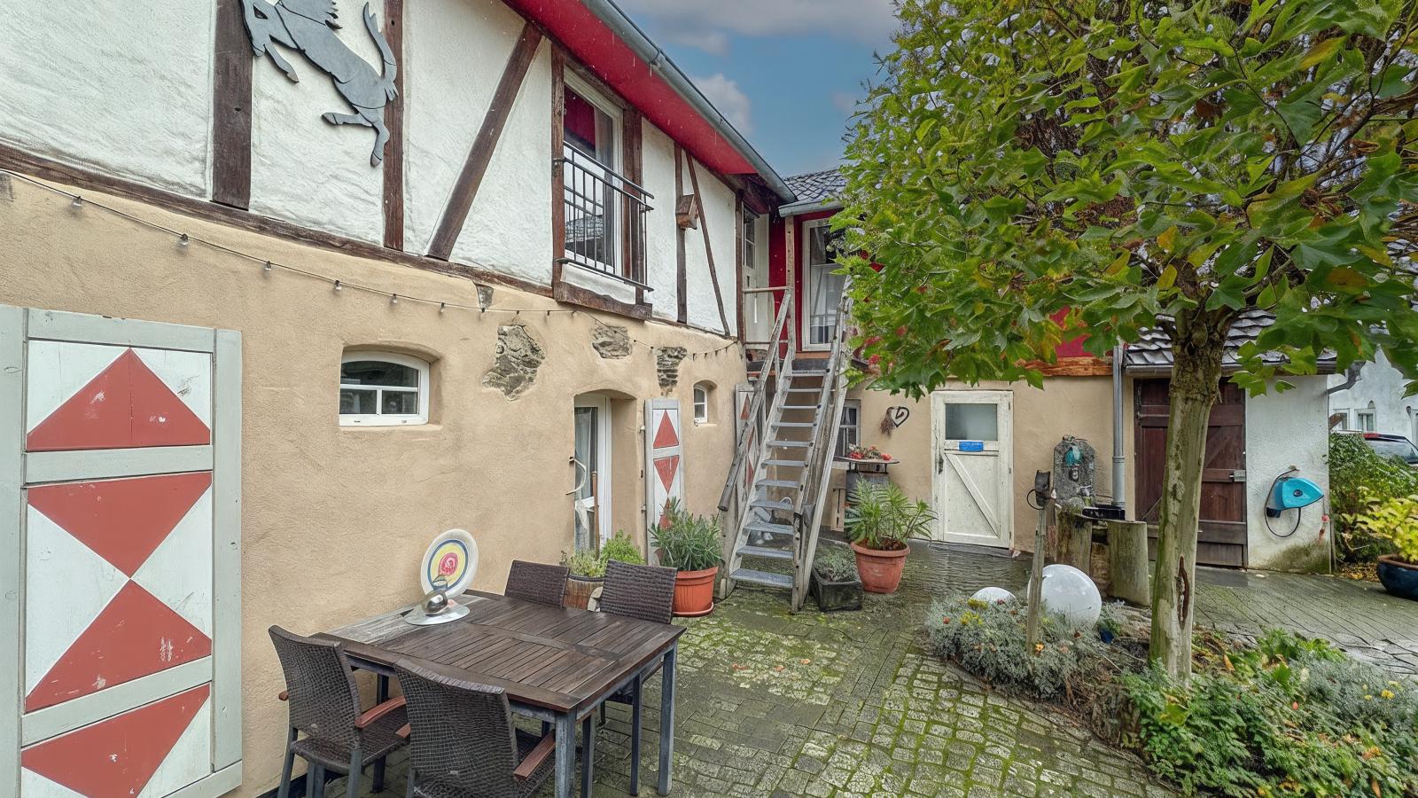 Harreshof-Exterior in summer